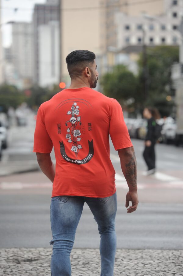 CAMISETA MASCULINA VERMELHA VICTOR OVER DEATH - Image 4